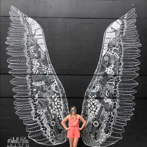 Meet your Posher, Caitlin - Picture 1 of 1